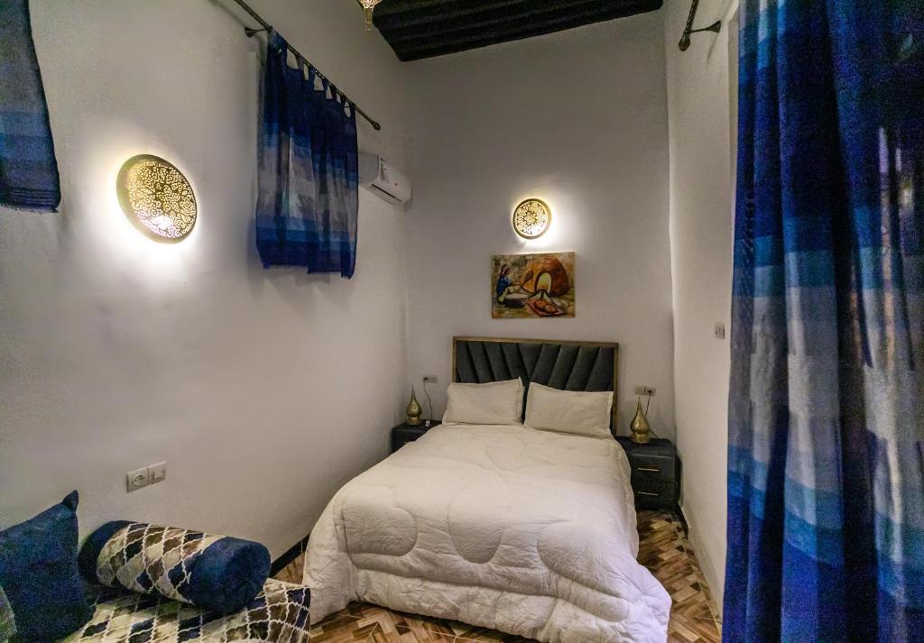 Postel nebo postele na pokoji v ubytování Riad Fes Lile