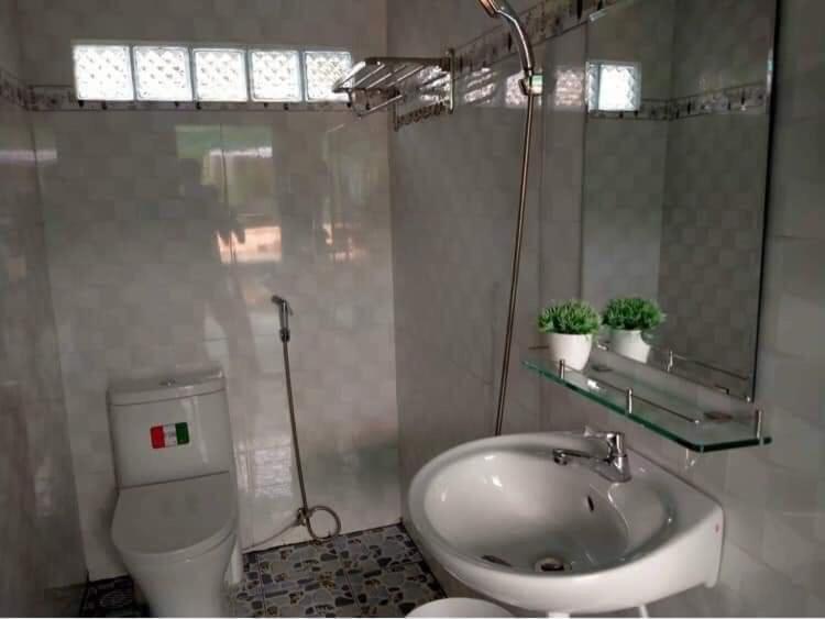 Kylpyhuone majoituspaikassa Homestay Phước Long