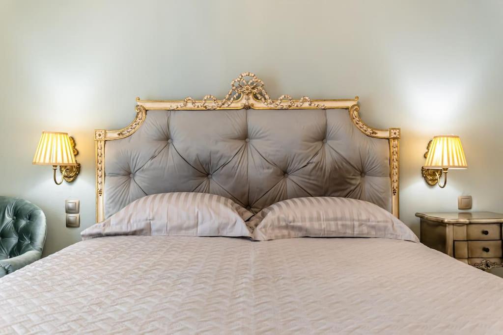 Postel nebo postele na pokoji v ubytování Mythodea Luxury Villa