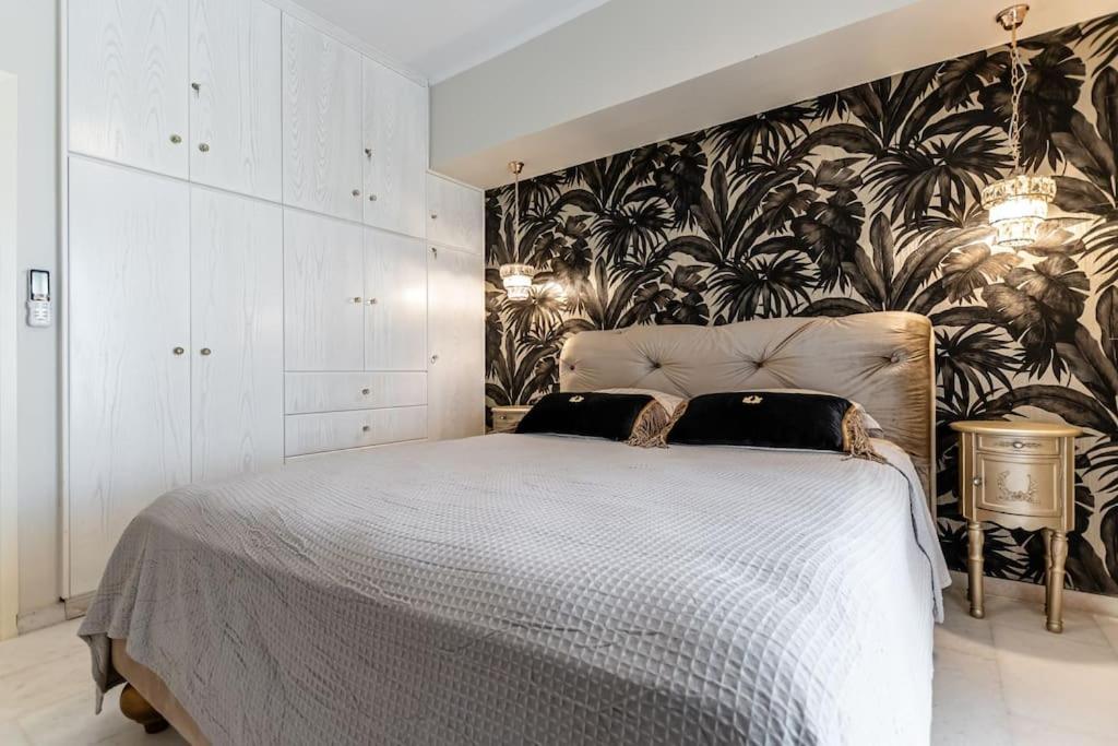 Postel nebo postele na pokoji v ubytování Mythodea Luxury Villa
