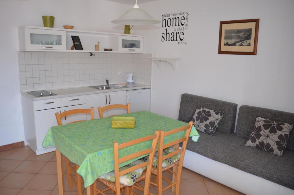 Kuchnia lub aneks kuchenny w obiekcie Apartments Leticia I