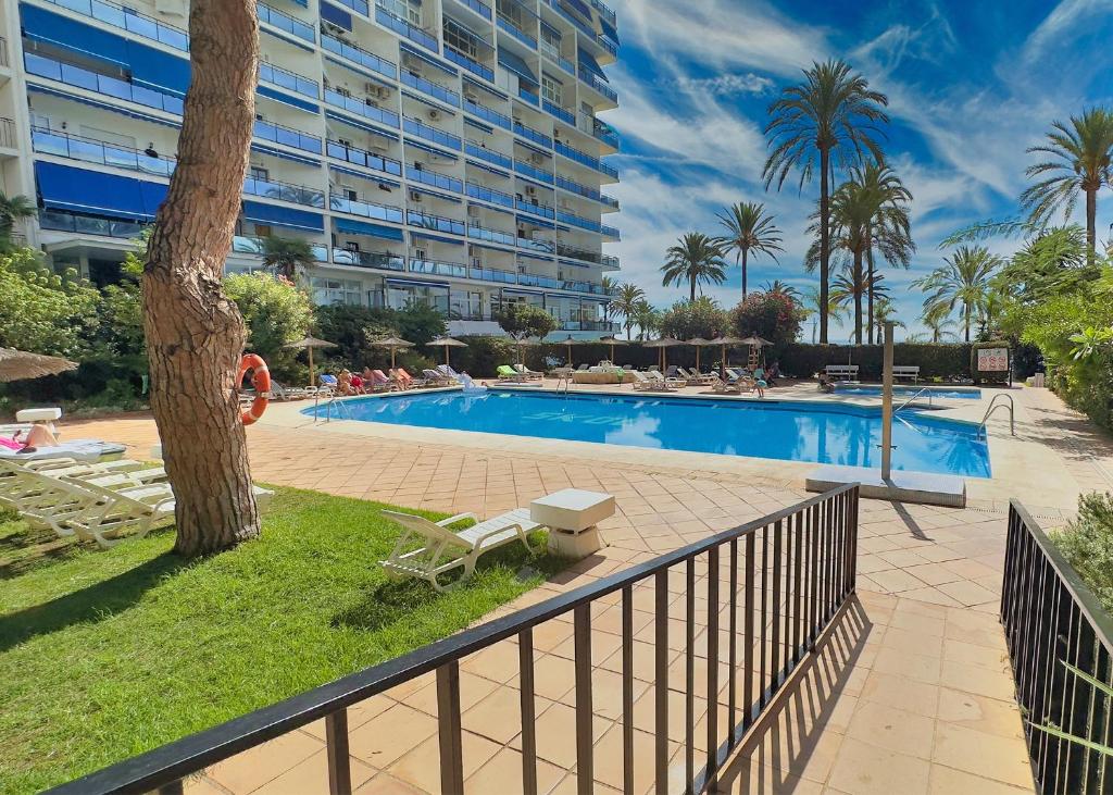 Bazén v ubytování Skol 727 Lovely 2 Bedroom Duplex in Marbella Center nebo v jeho okolí