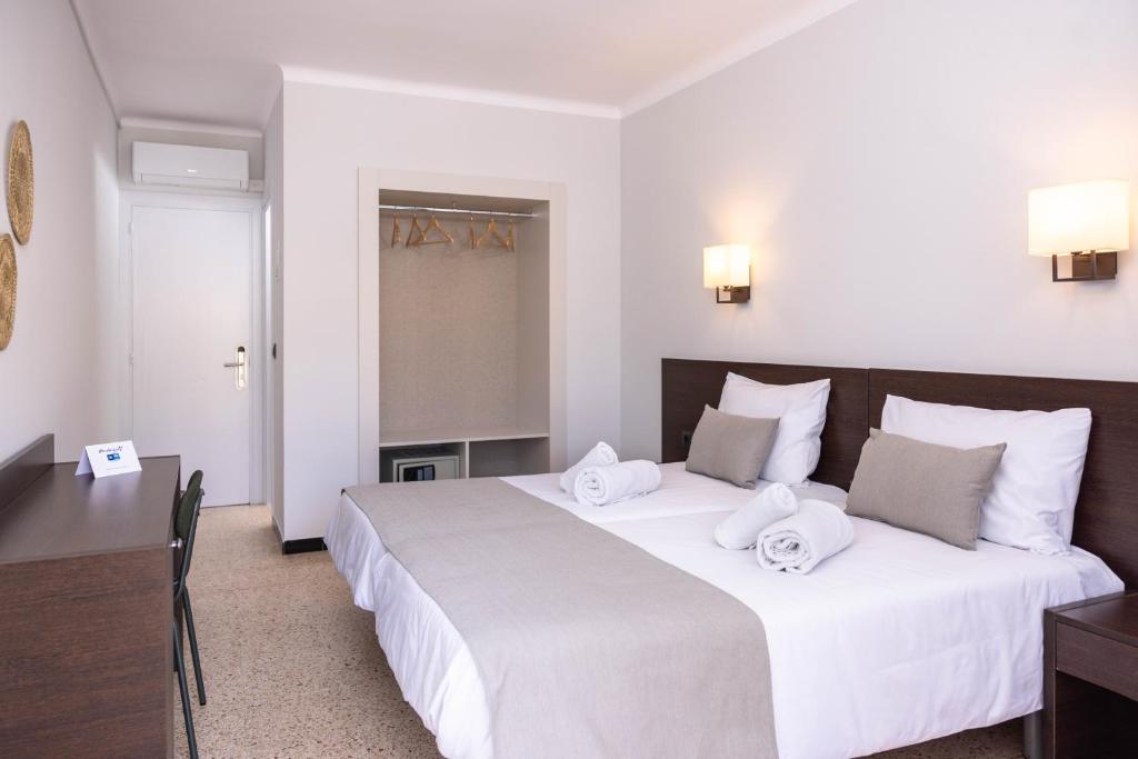 Postel nebo postele na pokoji v ubytování RVHotels GR92