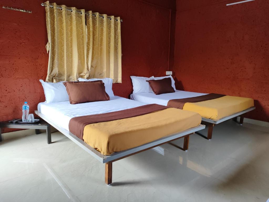 Postel nebo postele na pokoji v ubytování Riyansh Alibaug Villas and Resort