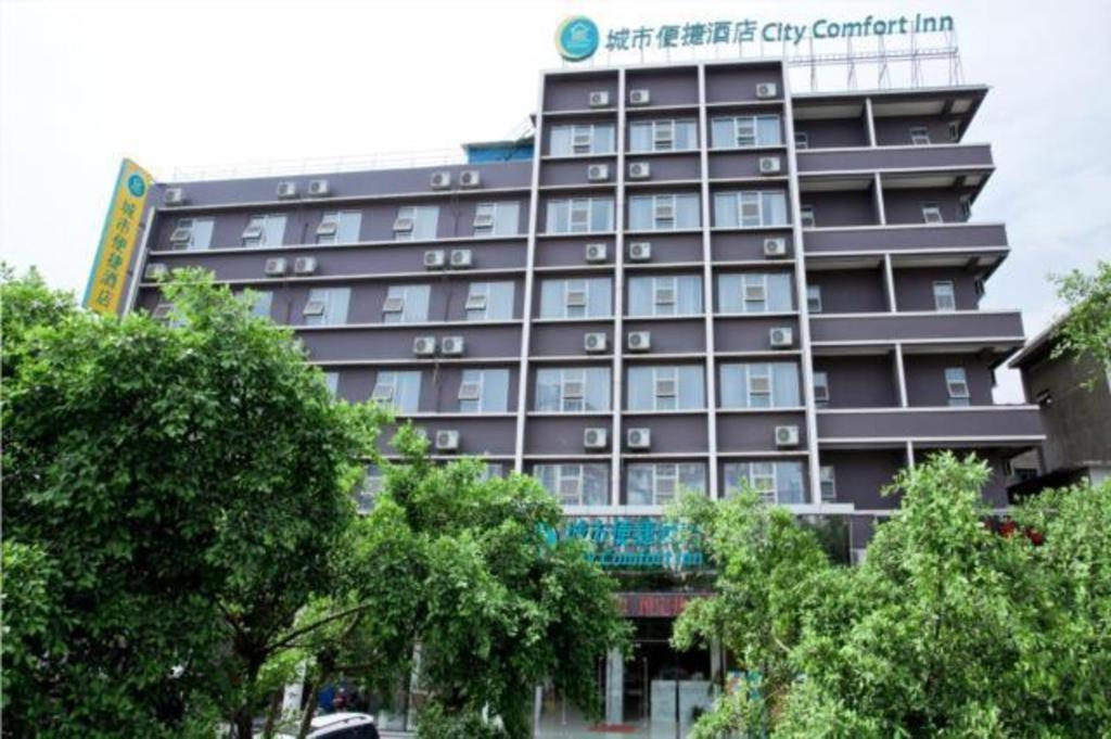 a tall black building with a sign on it at City Comfort Inn Liuzhou Baisha Bus Station Shengli Barbecue City in Liuzhou