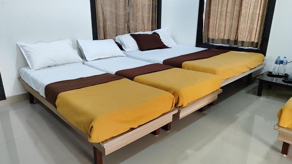 Postel nebo postele na pokoji v ubytování Riyansh Alibaug Villas and Resort