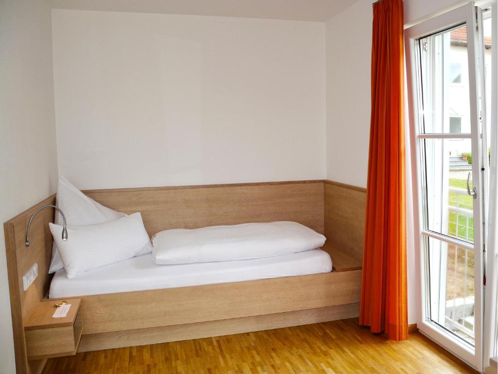 Postel nebo postele na pokoji v ubytování Apparthotel Ampertal