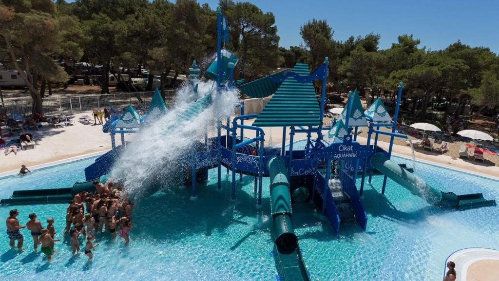 Bazén v ubytování Easyatent Camping Cikat nebo v jeho okolí