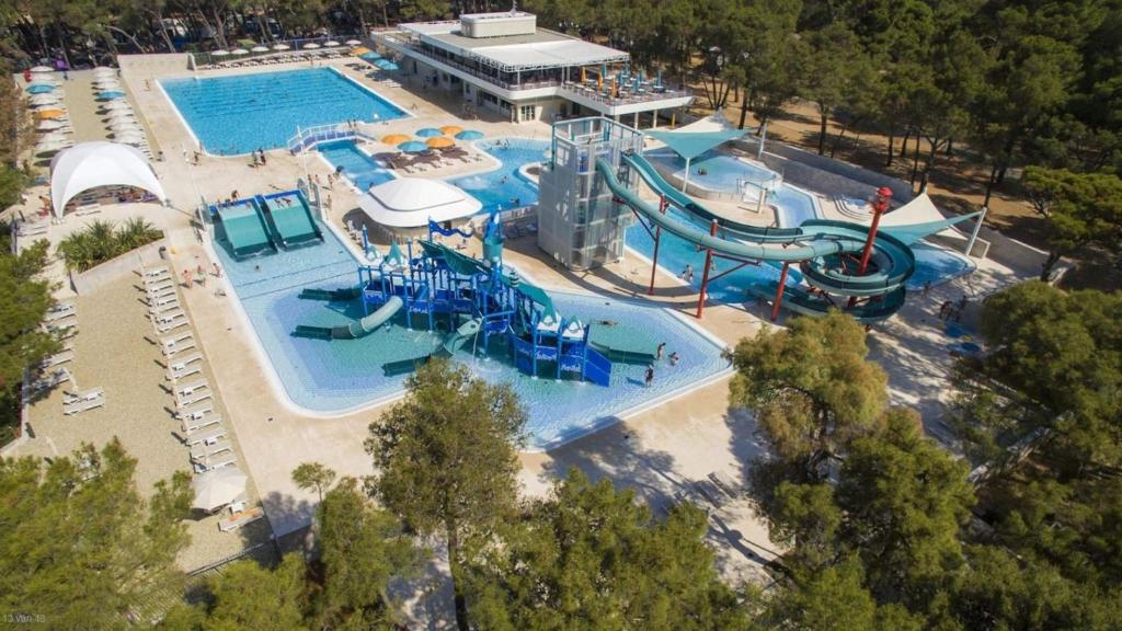 Bazén v ubytování Easyatent Camping Cikat nebo v jeho okolí