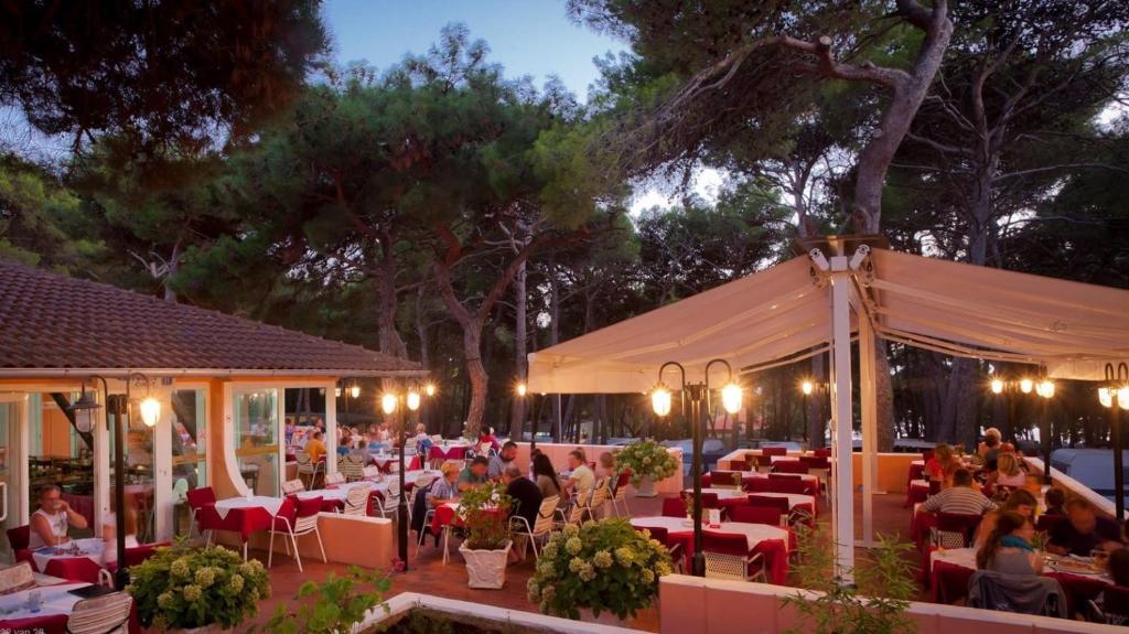 Restaurace v ubytování Easyatent Camping Cikat
