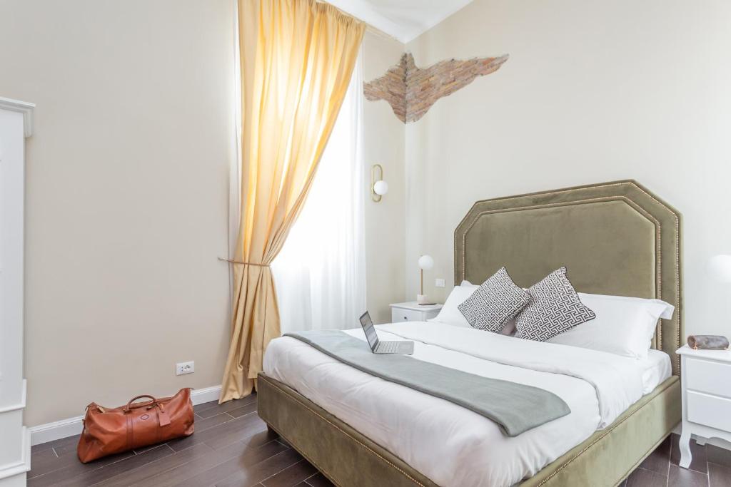 Postel nebo postele na pokoji v ubytování Daplace - La Mongolfiera Rooms in Navona
