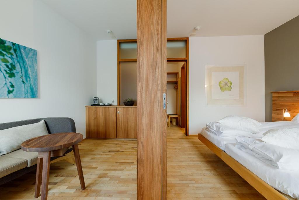 Postel nebo postele na pokoji v ubytování Schloss Wartegg