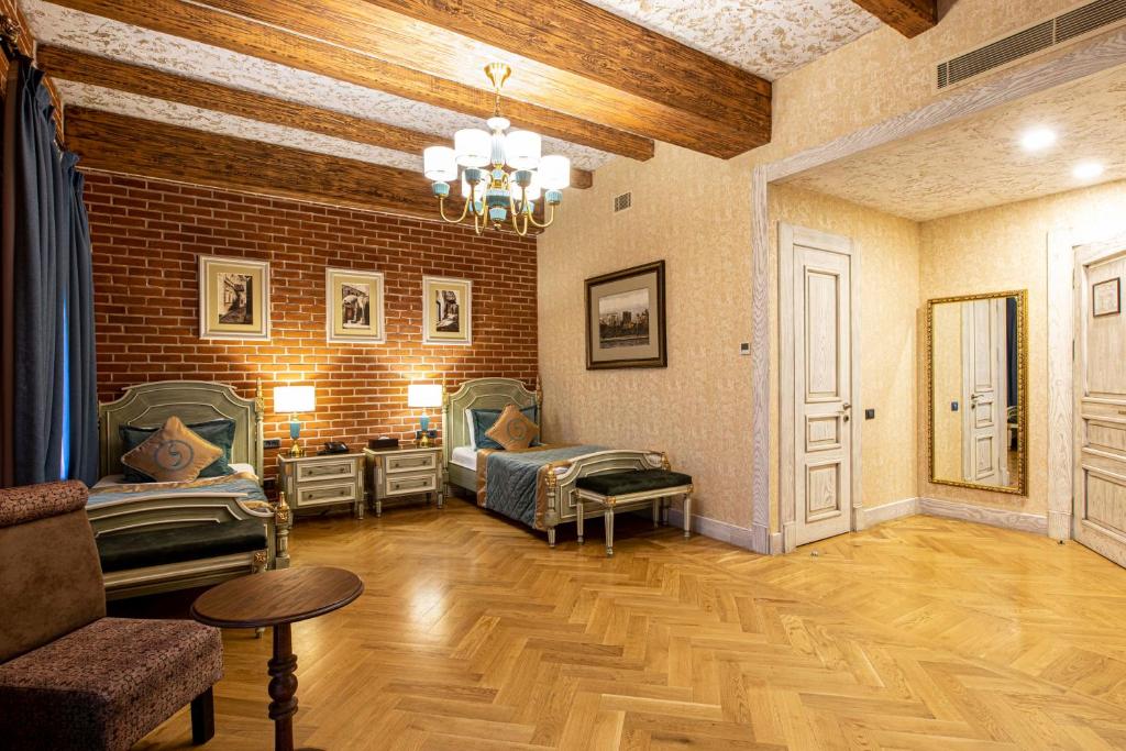 Posezení v ubytování Sapphire Bayil Hotel