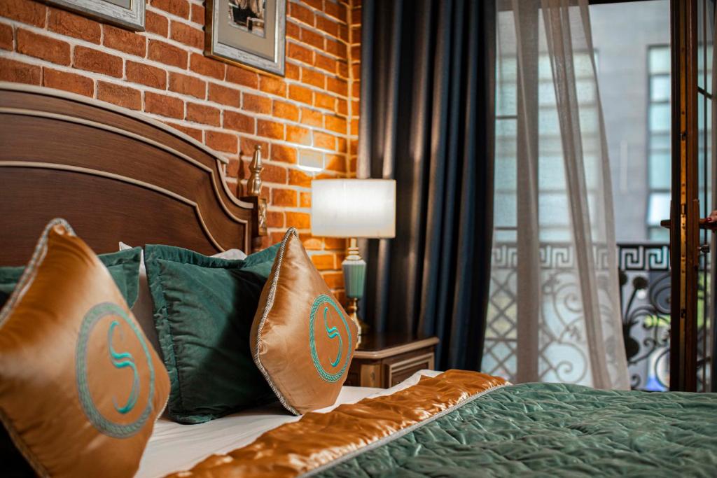 Postel nebo postele na pokoji v ubytování Sapphire Bayil Hotel