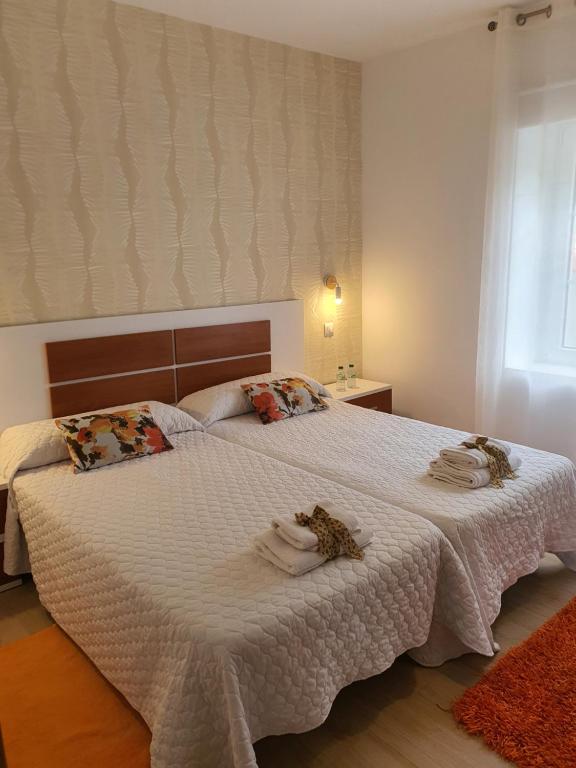 A bed or beds in a room at Alojamiento rural El Refugio