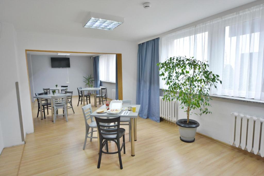 Televízia a/alebo spoločenská miestnosť v ubytovaní Twój Hostel Bytom