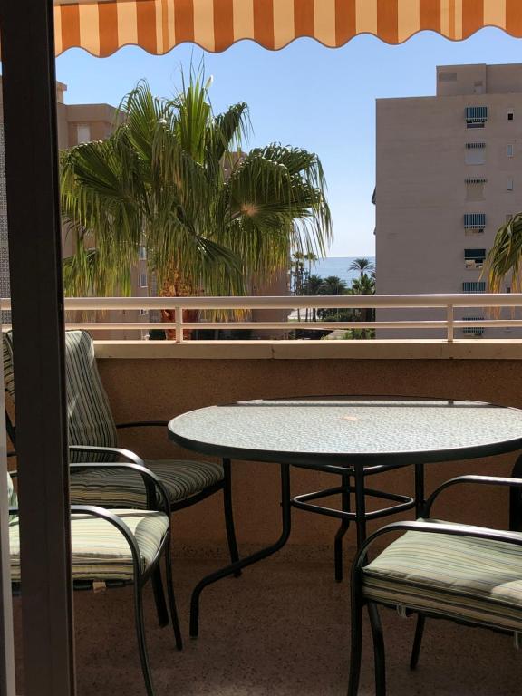 Balkón nebo terasa v ubytování Precioso apartamento en Urbanización junto al mar.
