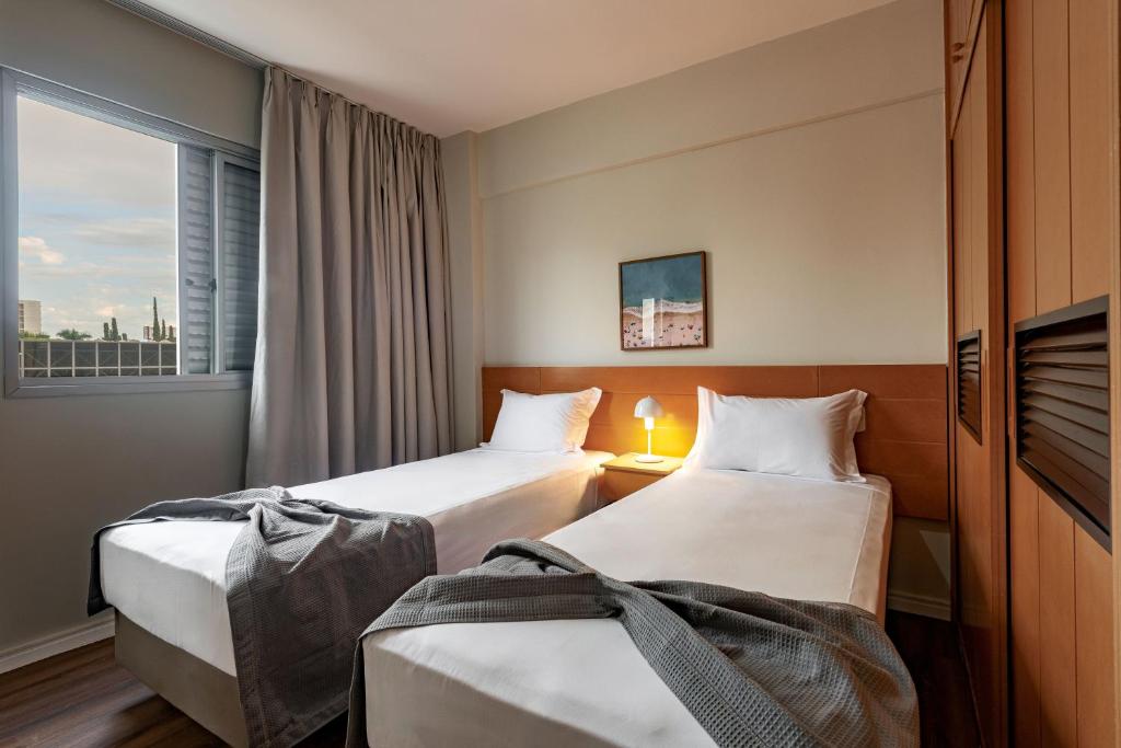 Postel nebo postele na pokoji v ubytování Lym Flat Hotel