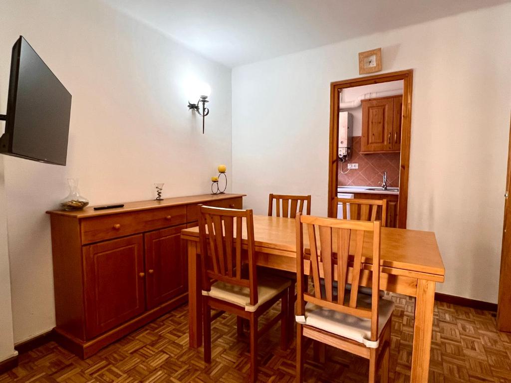 TV a/nebo společenská místnost v ubytování Apartaments Matxicots - L'Amfitriona