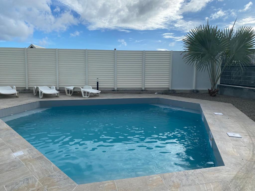 Bazén v ubytování CARIBBEAN RESIDENCE nebo v jeho okolí