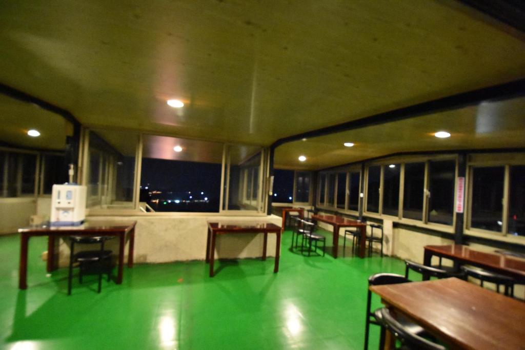 a restaurant with tables and chairs with a view of the city at Shi-Jia B&amp;B in Jiufen