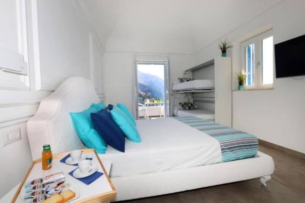 Postel nebo postele na pokoji v ubytování Villa Dei in Positano