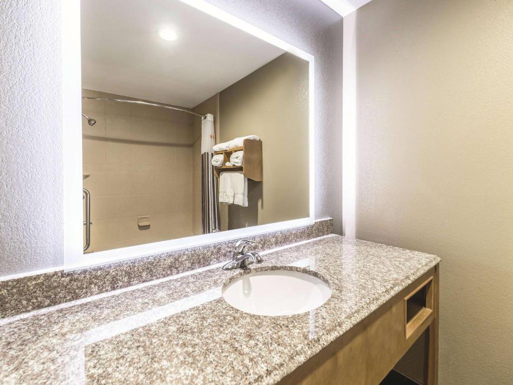 La Quinta by Wyndham Tulsa - Catoosa photo