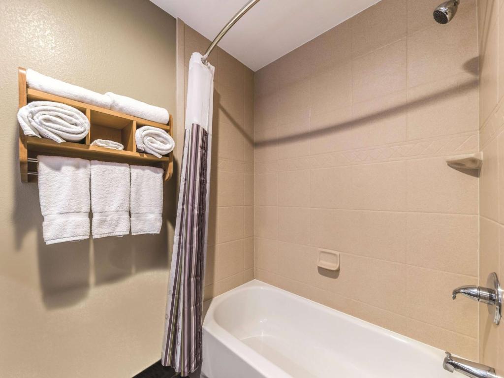 La Quinta by Wyndham Tulsa - Catoosa photo