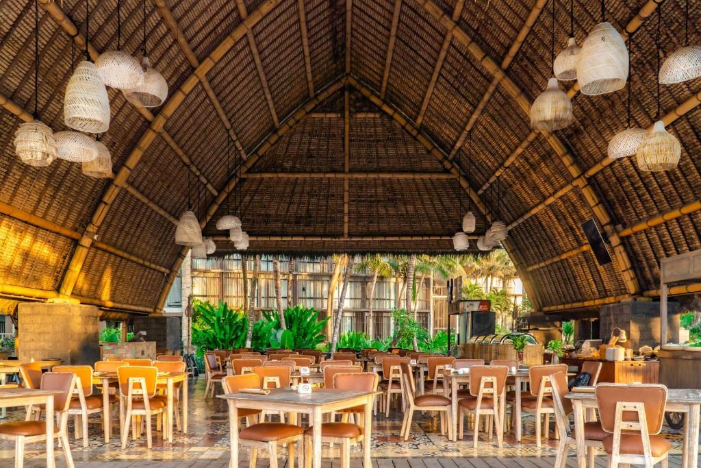 Restaurace v ubytování Wyndham Tamansari Jivva Resort Bali