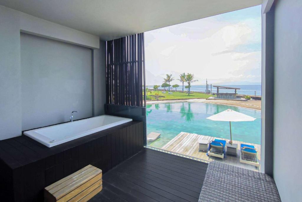 Bazén v ubytování Wyndham Tamansari Jivva Resort Bali nebo v jeho okolí