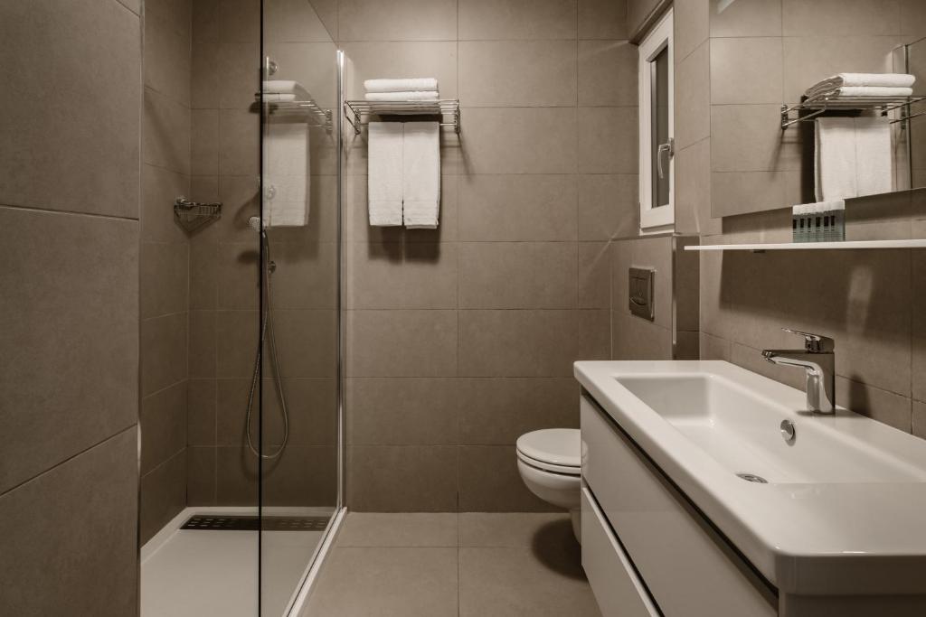 Koupelna v ubytování The Sliema Suites