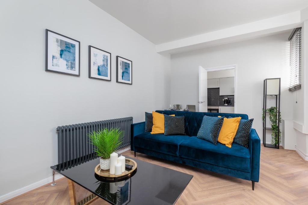 Svetainės erdvė apgyvendinimo įstaigoje Luxury 2 Bed Flat in Central London