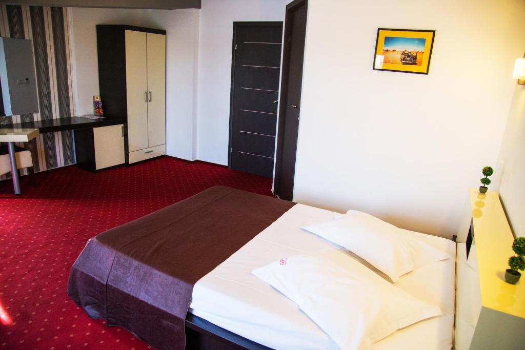 Postel nebo postele na pokoji v ubytování GP Hotel