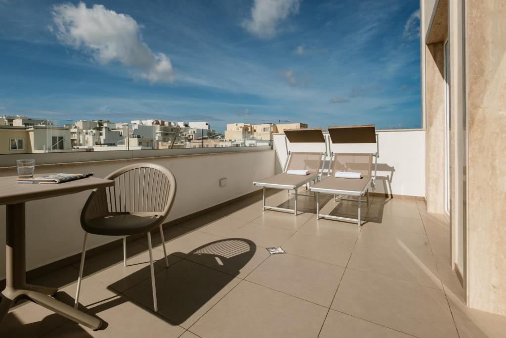 Balkón nebo terasa v ubytování The Sliema Suites