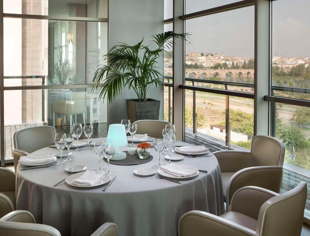 Restaurace v ubytování NH Gran Hotel Casino de Extremadura