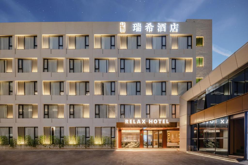 a rendering of the black hotel at Relax Hotel - Shenzhen Bao'an International Airport in Bao'an