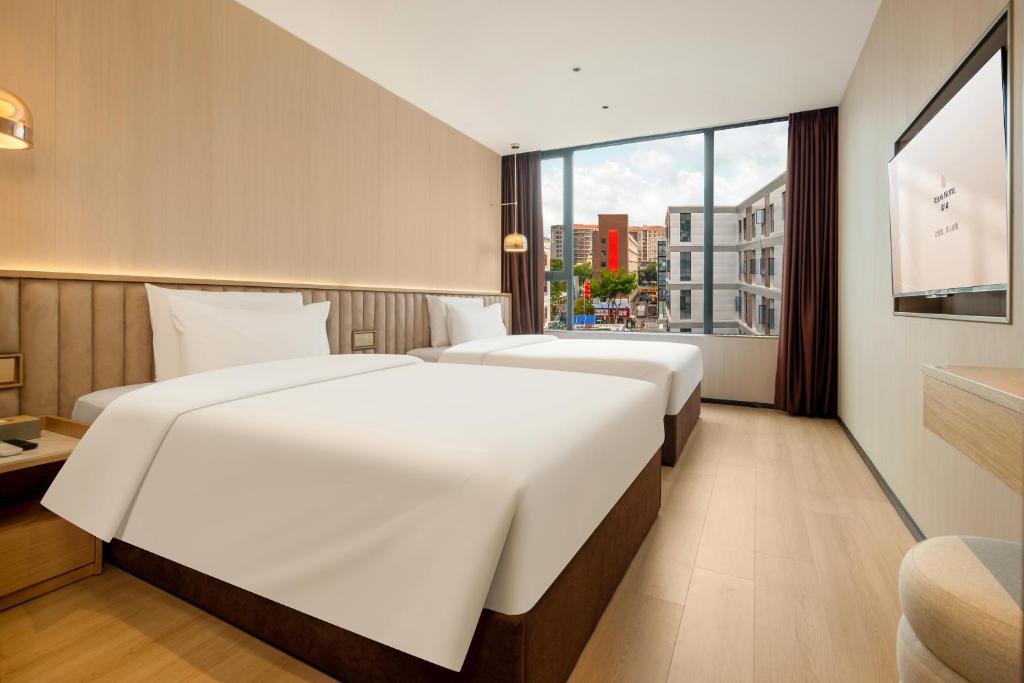 Postel nebo postele na pokoji v ubytování Relax Hotel - Shenzhen Bao'an International Airport