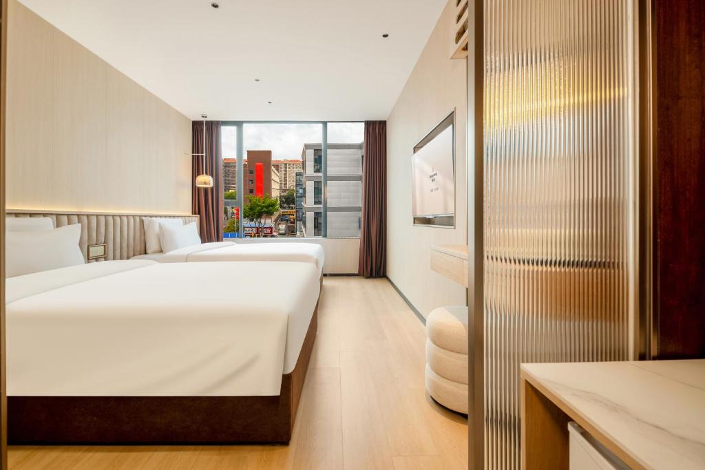 Postel nebo postele na pokoji v ubytování Relax Hotel - Shenzhen Bao'an International Airport