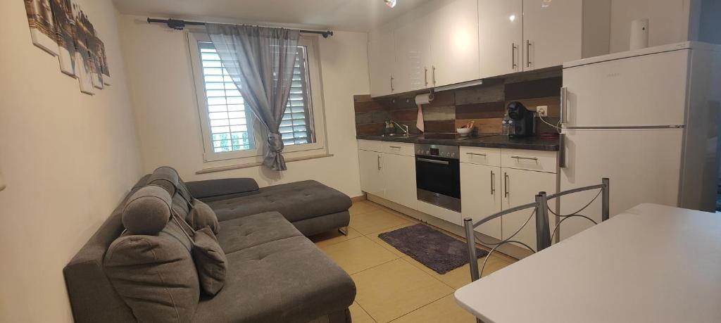 Kuchyň nebo kuchyňský kout v ubytování Gästehaus Spring