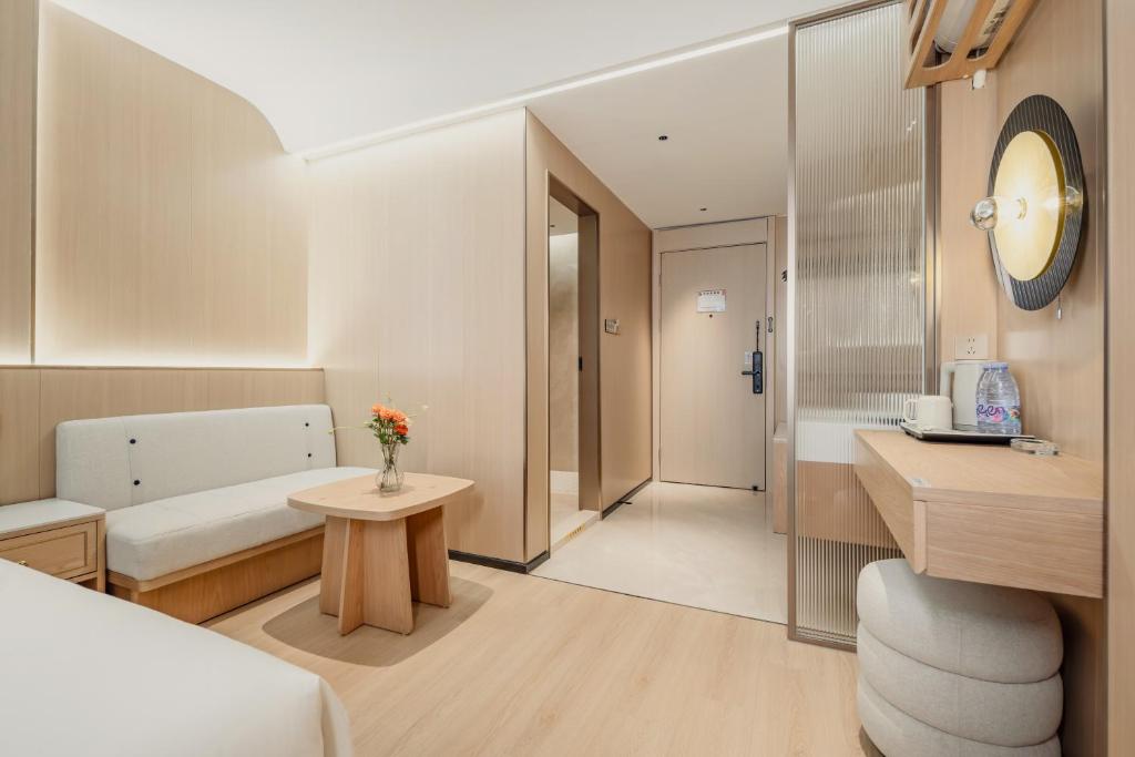 Postel nebo postele na pokoji v ubytování Relax Hotel - Shenzhen Bao'an International Airport