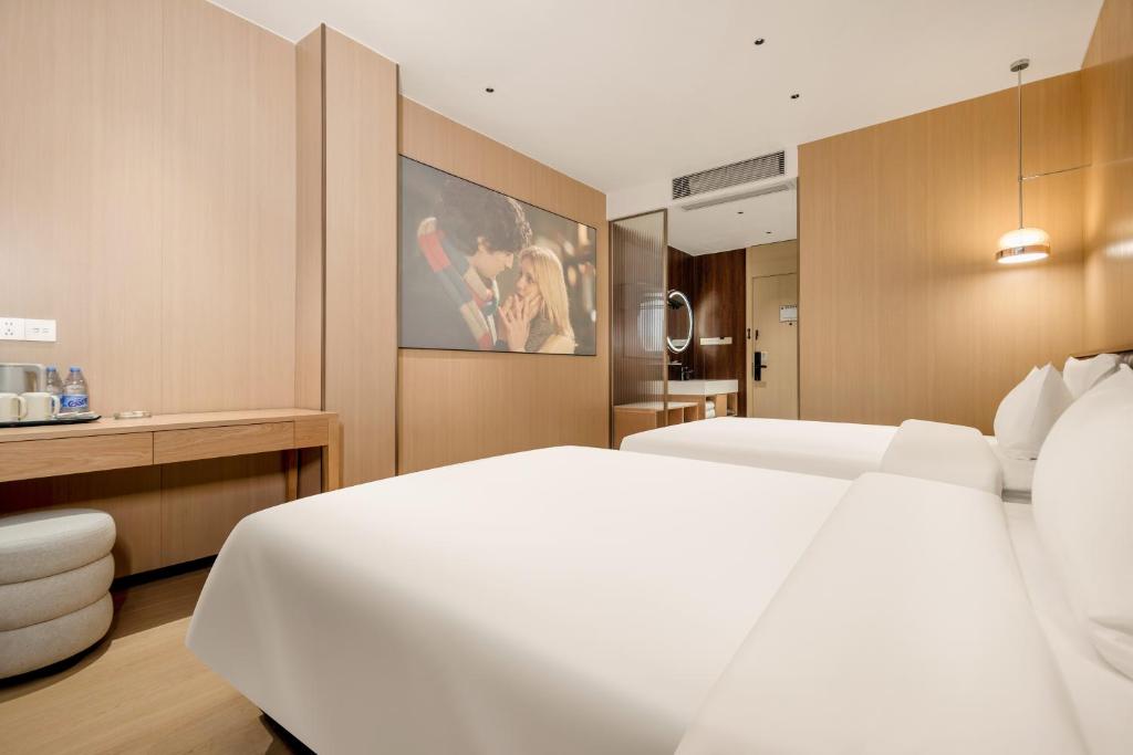 Postel nebo postele na pokoji v ubytování Relax Hotel - Shenzhen Bao'an International Airport
