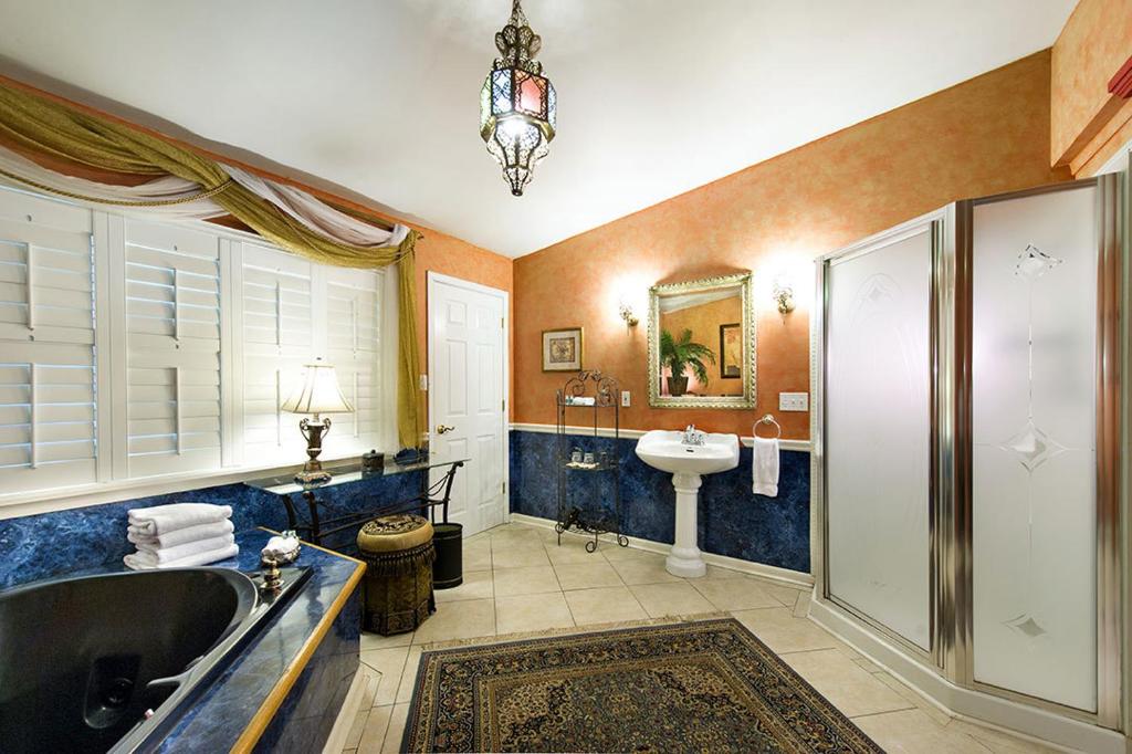Historic Michabelle Inn - King Suite With Spa Bath