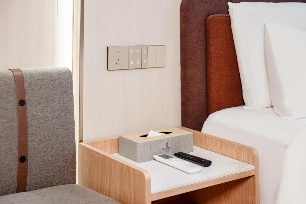 Postel nebo postele na pokoji v ubytování Relax Hotel - Shenzhen Bao'an International Airport