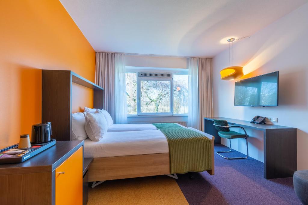 Postel nebo postele na pokoji v ubytování Amrâth Airport Hotel Rotterdam