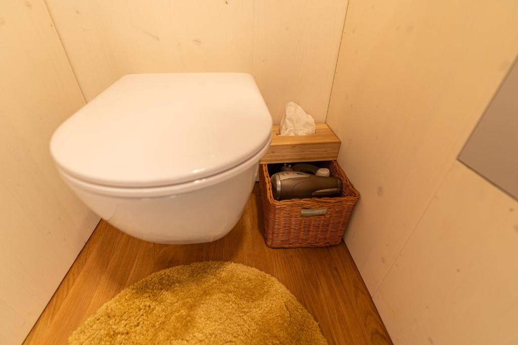 Koupelna v ubytování Tiny House Chez Claudine - Relaxen, Workspace, Nähe Thermen, Netflix, free Parking & Wifi