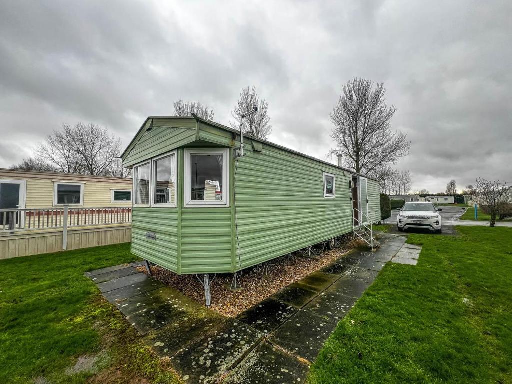 Lovely 8 Berth Caravan At Southview Holiday Park In Skegness Ref 33061c