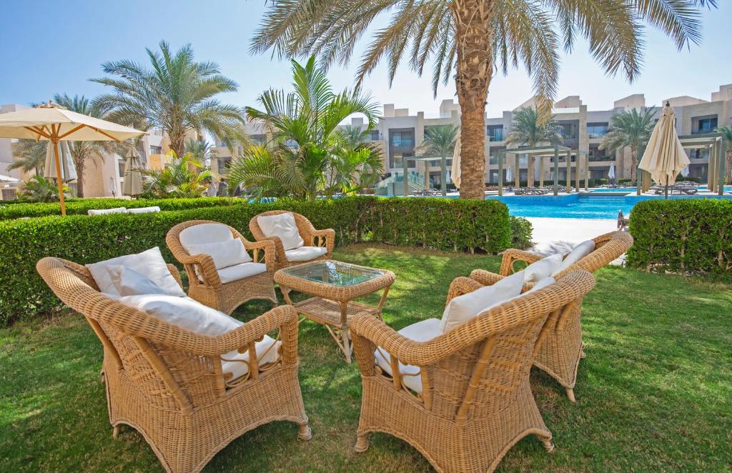 Bazén v ubytování Ollystays Mangroovy 2 BR Beach and Pool Free access nebo v jeho okolí