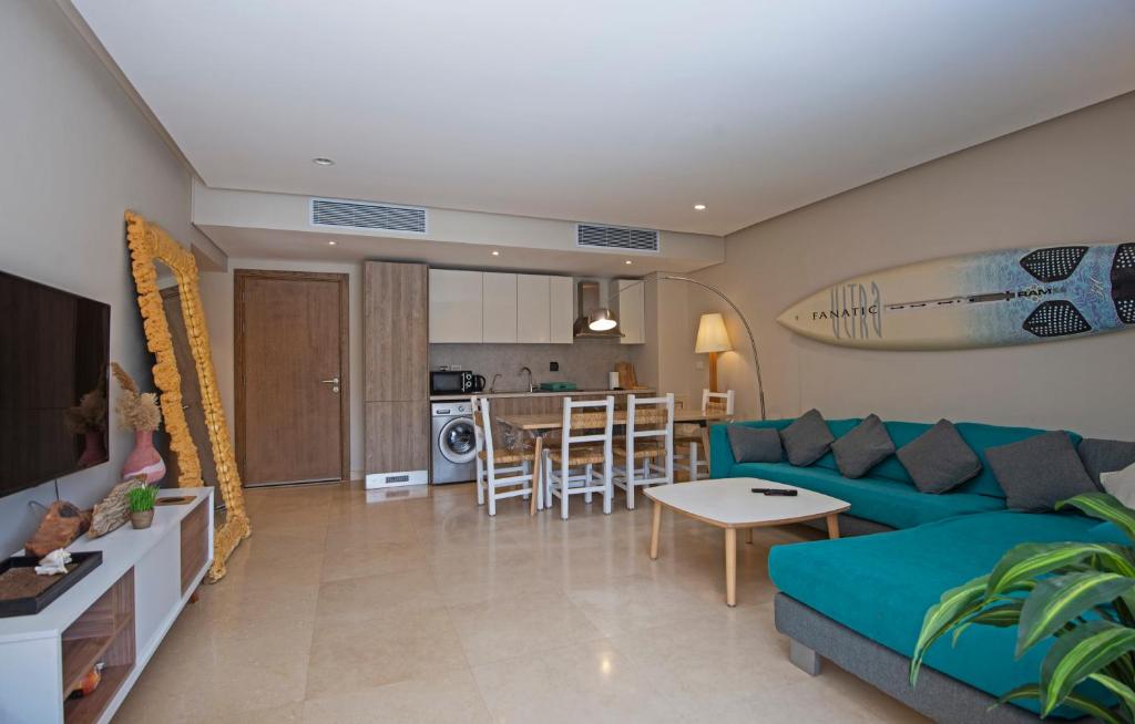 Kuchyň nebo kuchyňský kout v ubytování Ollystays Mangroovy 2 BR Beach and Pool Free access