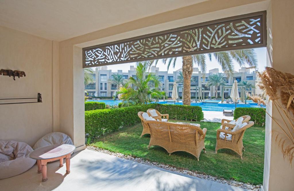 Zahrada ubytování Ollystays Mangroovy 2 BR Beach and Pool Free access