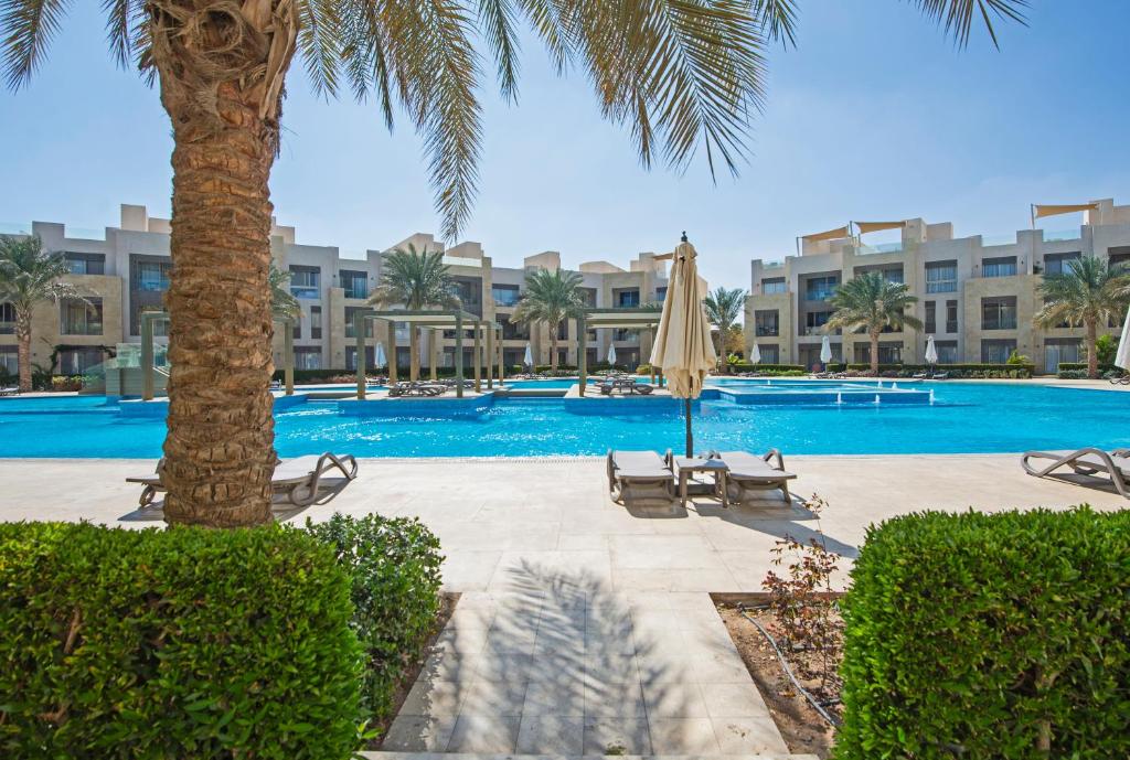 Bazén v ubytování Ollystays Mangroovy 2 BR Beach and Pool Free access nebo v jeho okolí